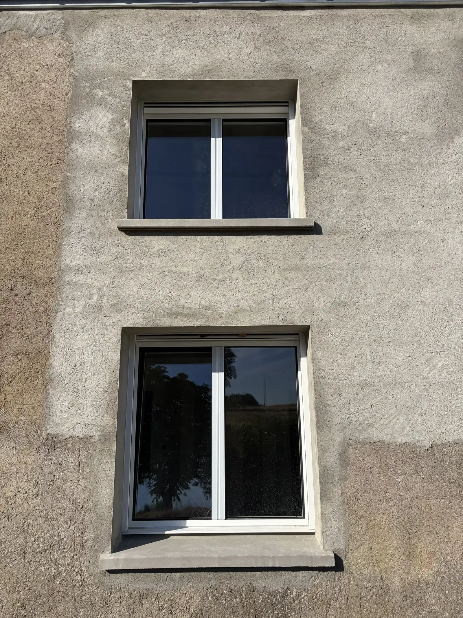 Façade ravalée et nouvelles fenêtres posées